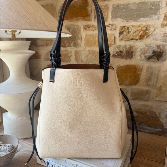 Elegant Cream Tote Bag - Picture 1 of 14